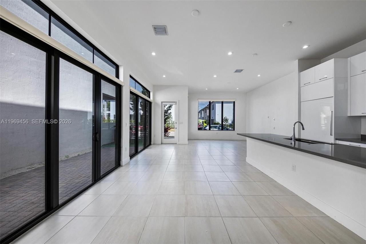 8120 Nw 43rd St #8120 - Photo 3 of 32