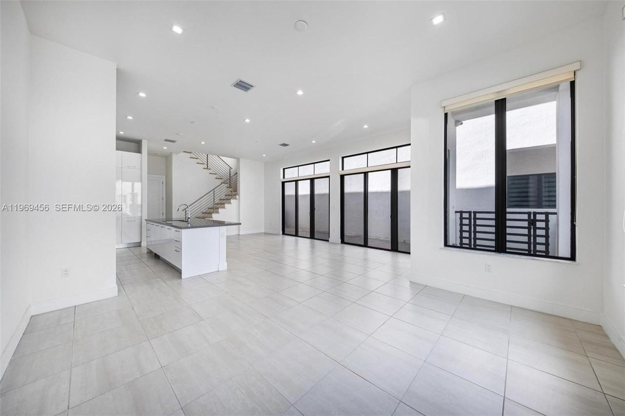 8120 Nw 43rd St #8120 - Photo 6 of 32