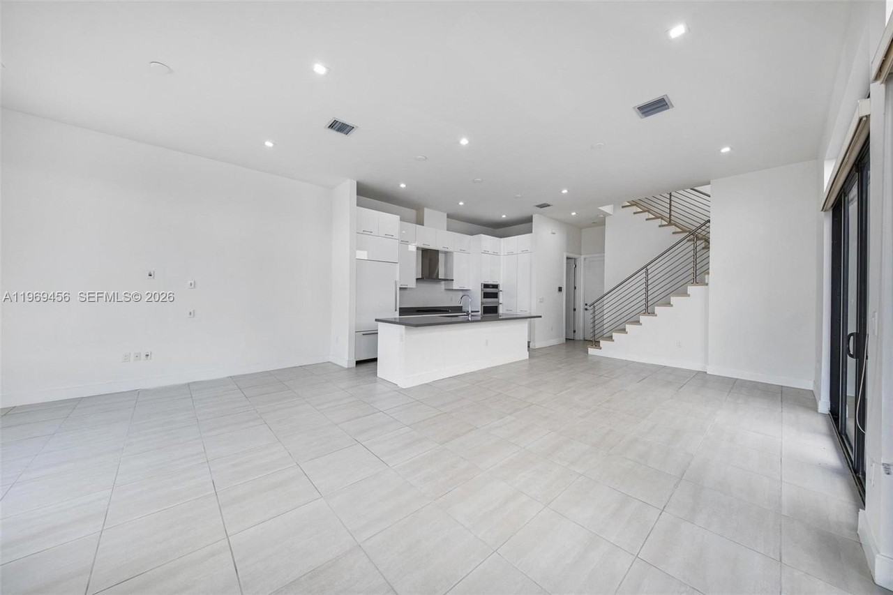 8120 Nw 43rd St #8120 - Photo 7 of 32