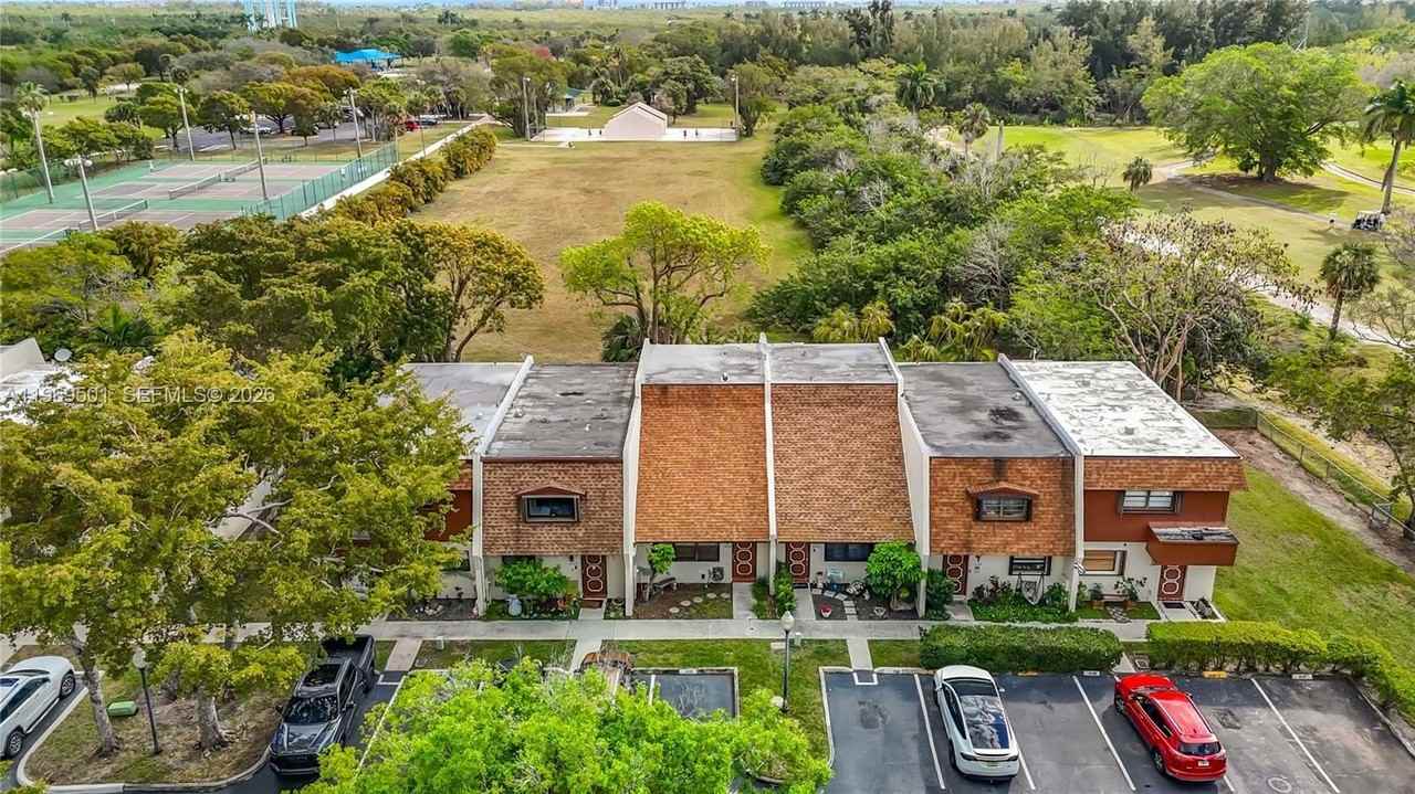 2133 N 14th Ave #1 - Photo 3 of 50