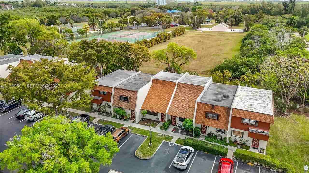 2133 N 14th Ave #1 - Photo 4 of 50