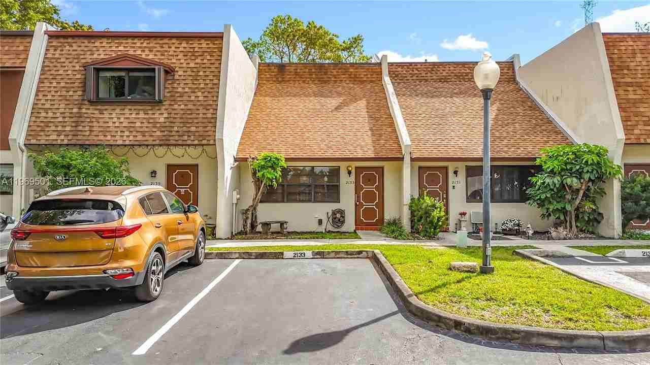 2133 N 14th Ave #1 - Photo 6 of 50