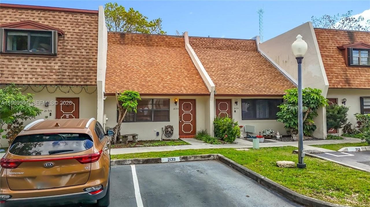 2133 N 14th Ave #1 - Photo 7 of 50