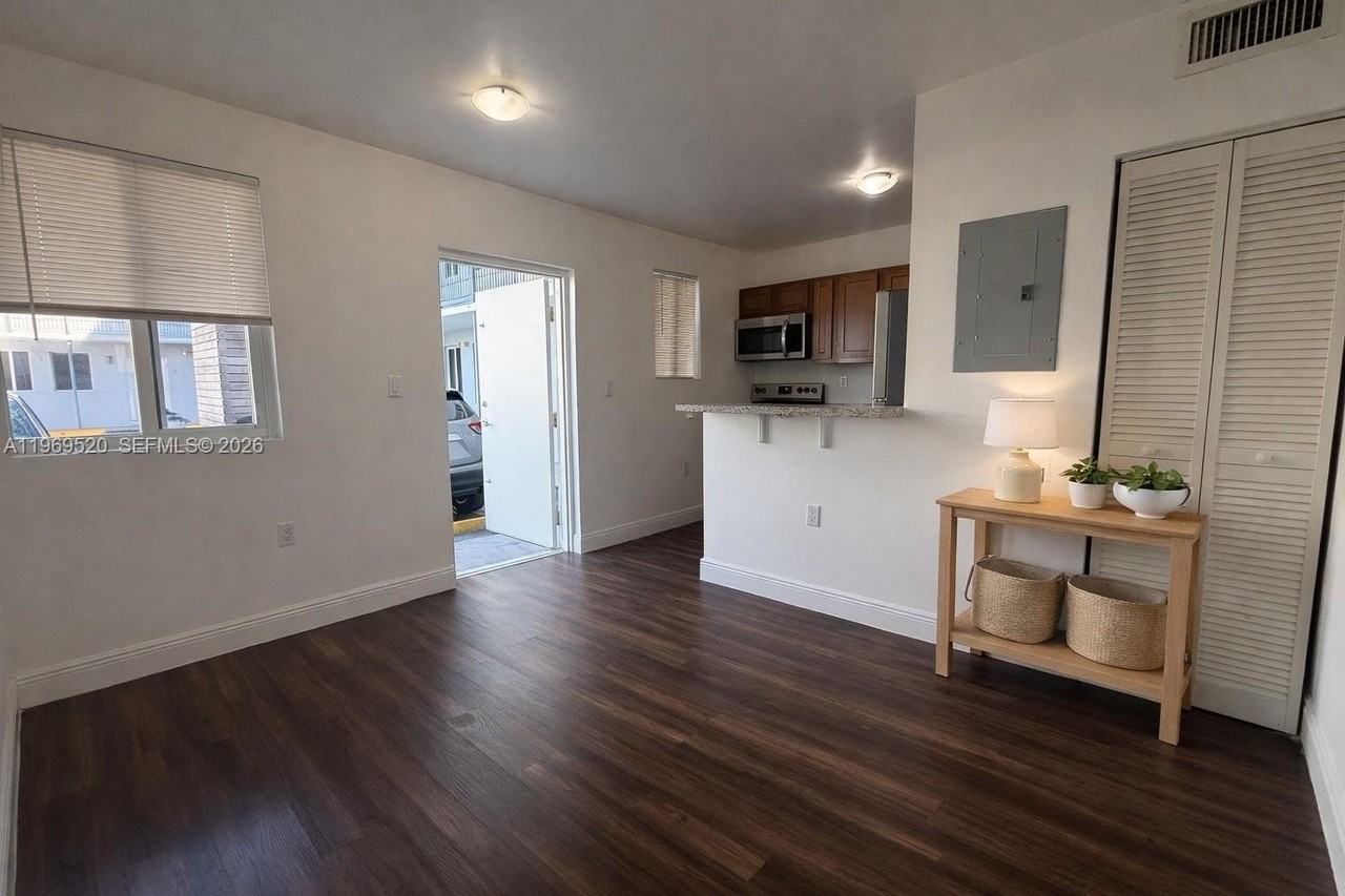 540 Nw 7th St #26 - Photo 2 of 7