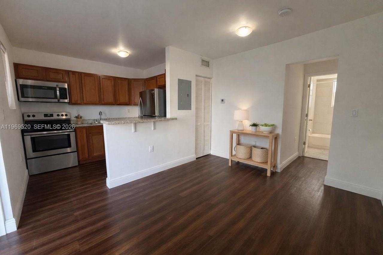 540 Nw 7th St #26 - Photo 3 of 7