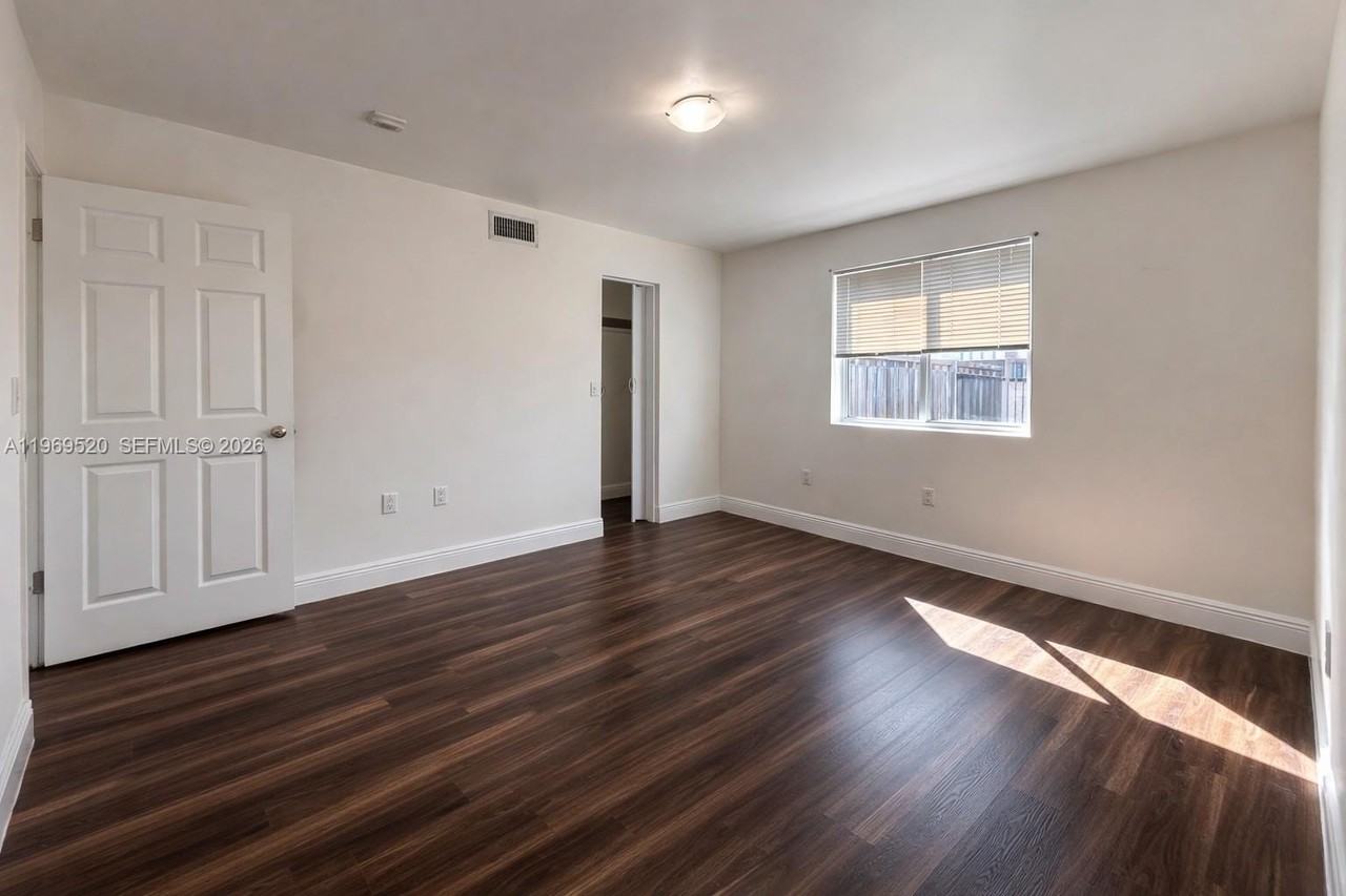 540 Nw 7th St #26 - Photo 4 of 7