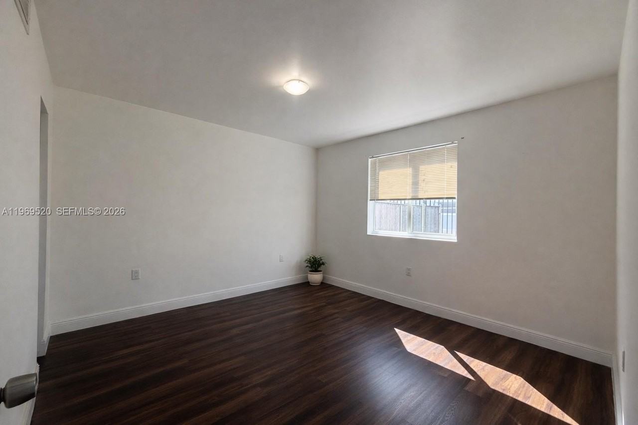 540 Nw 7th St #26 - Photo 5 of 7