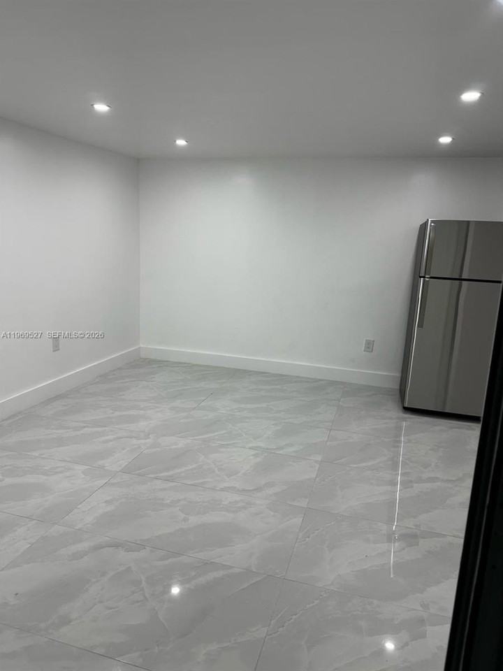 770 Se 4th Pl #770 - Photo 2 of 5