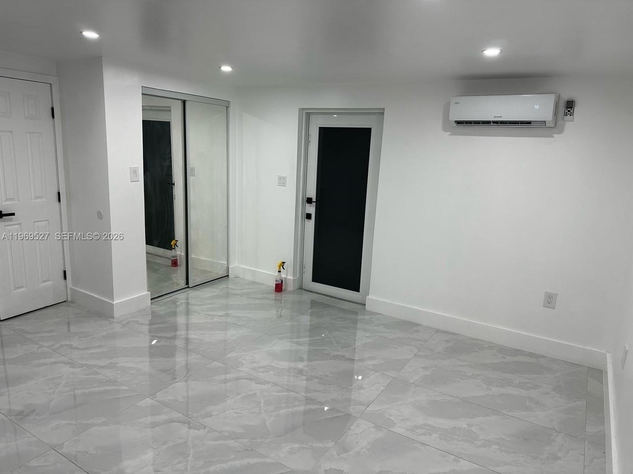 770 Se 4th Pl #770 - Photo 4 of 5