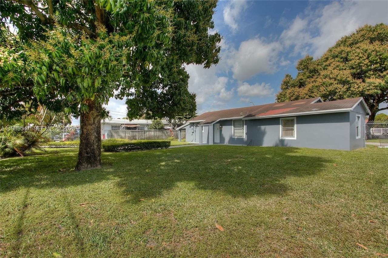 3001 Nw 102nd St - Photo 3 of 15