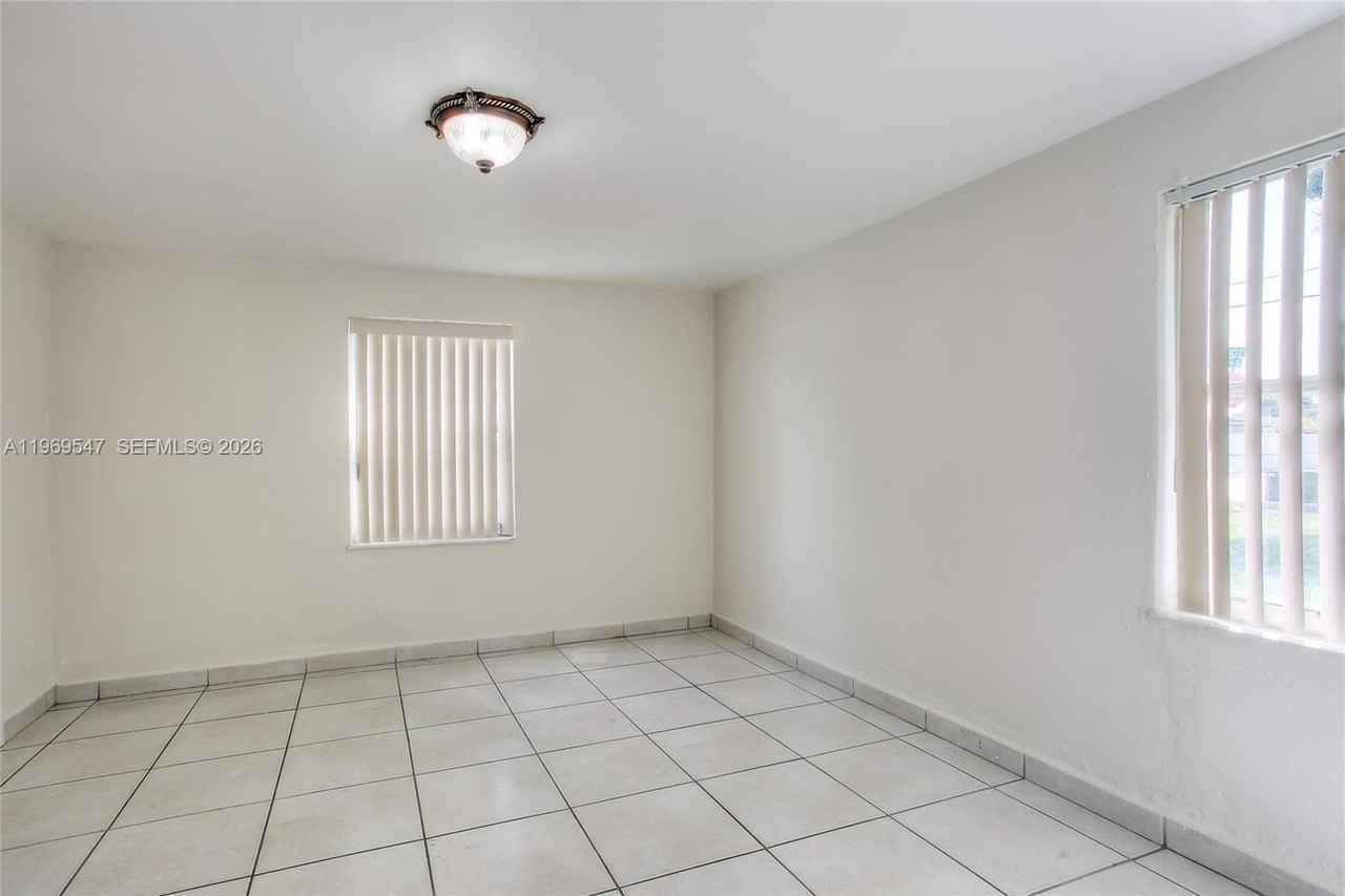 3001 Nw 102nd St - Photo 6 of 15