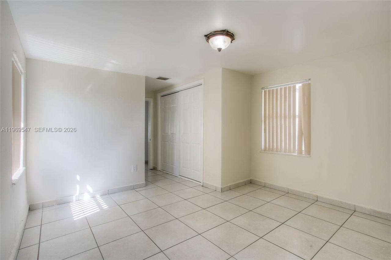 3001 Nw 102nd St - Photo 7 of 15