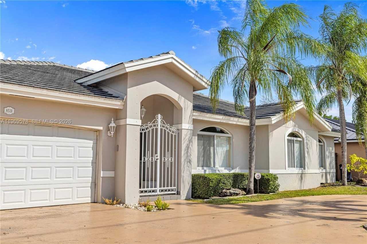 8531 Sw 12th St - Photo 2 of 34