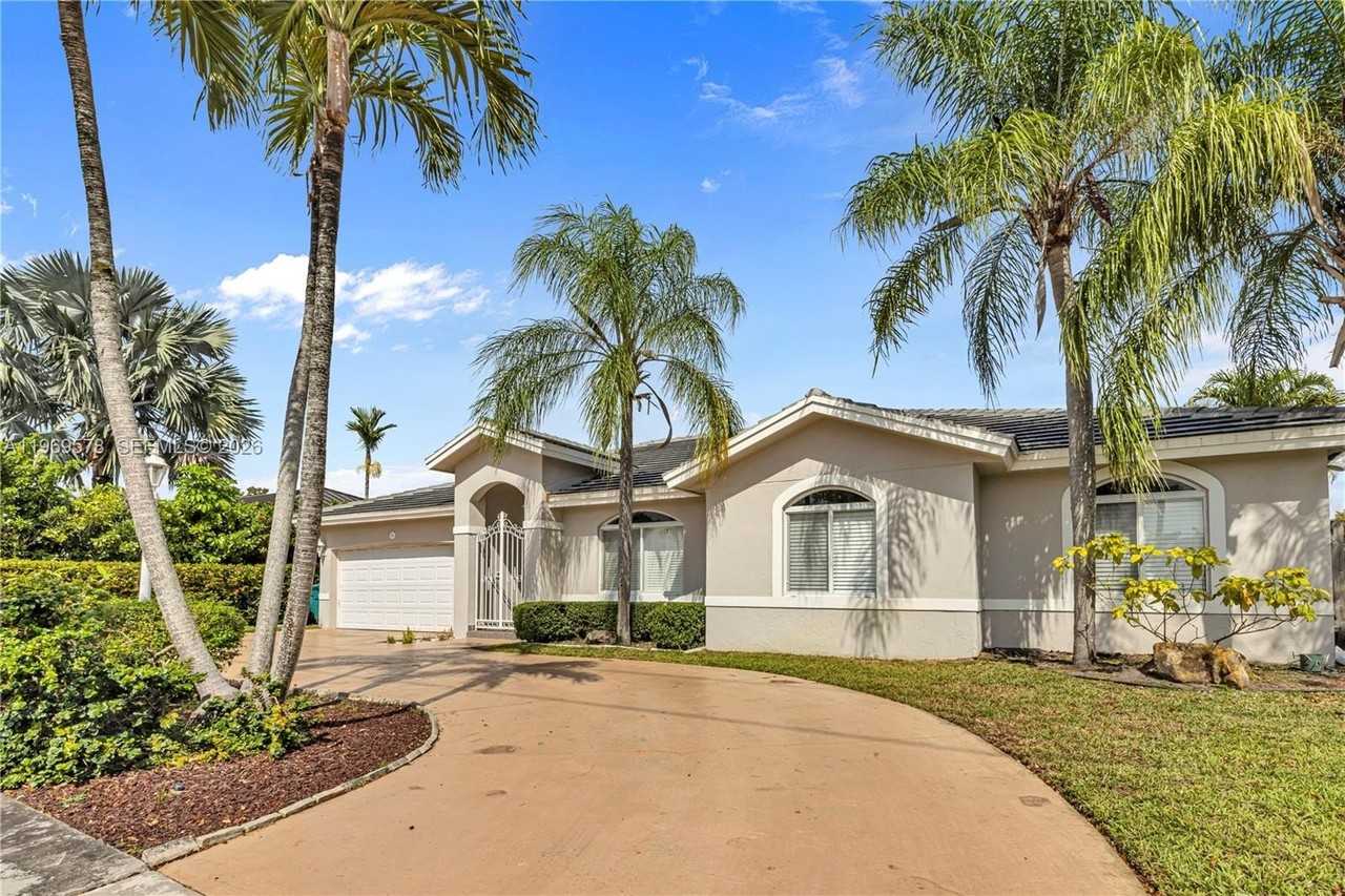 8531 Sw 12th St - Photo 3 of 34