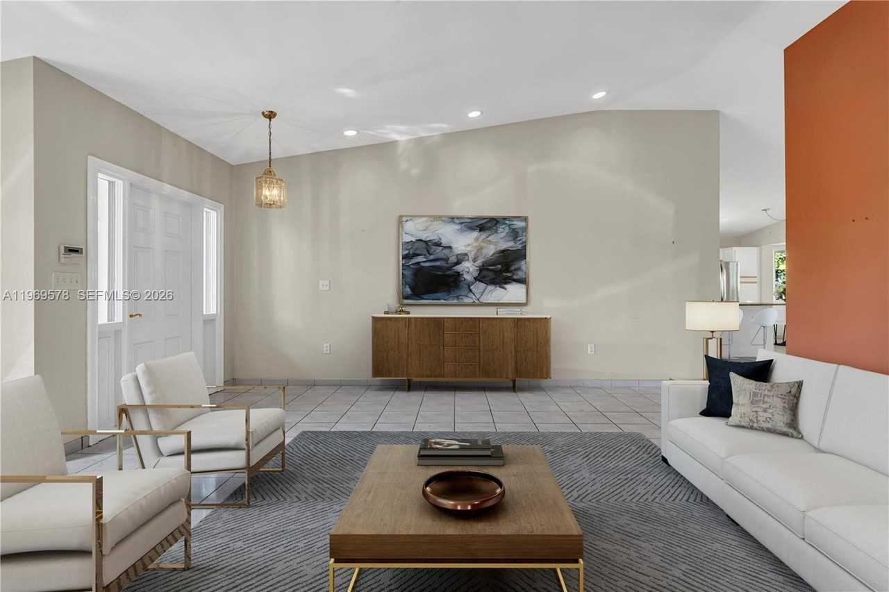 8531 Sw 12th St - Photo 4 of 34