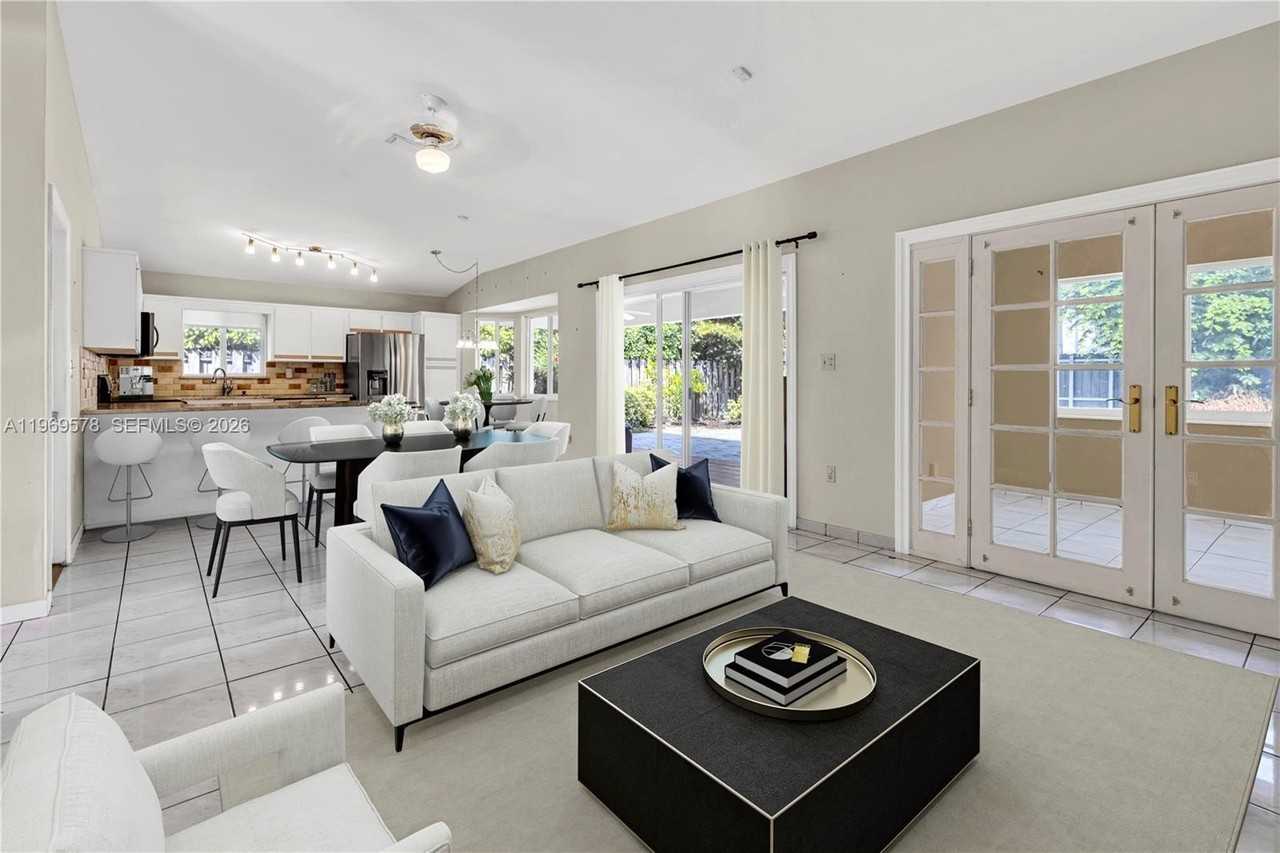 8531 Sw 12th St - Photo 5 of 34