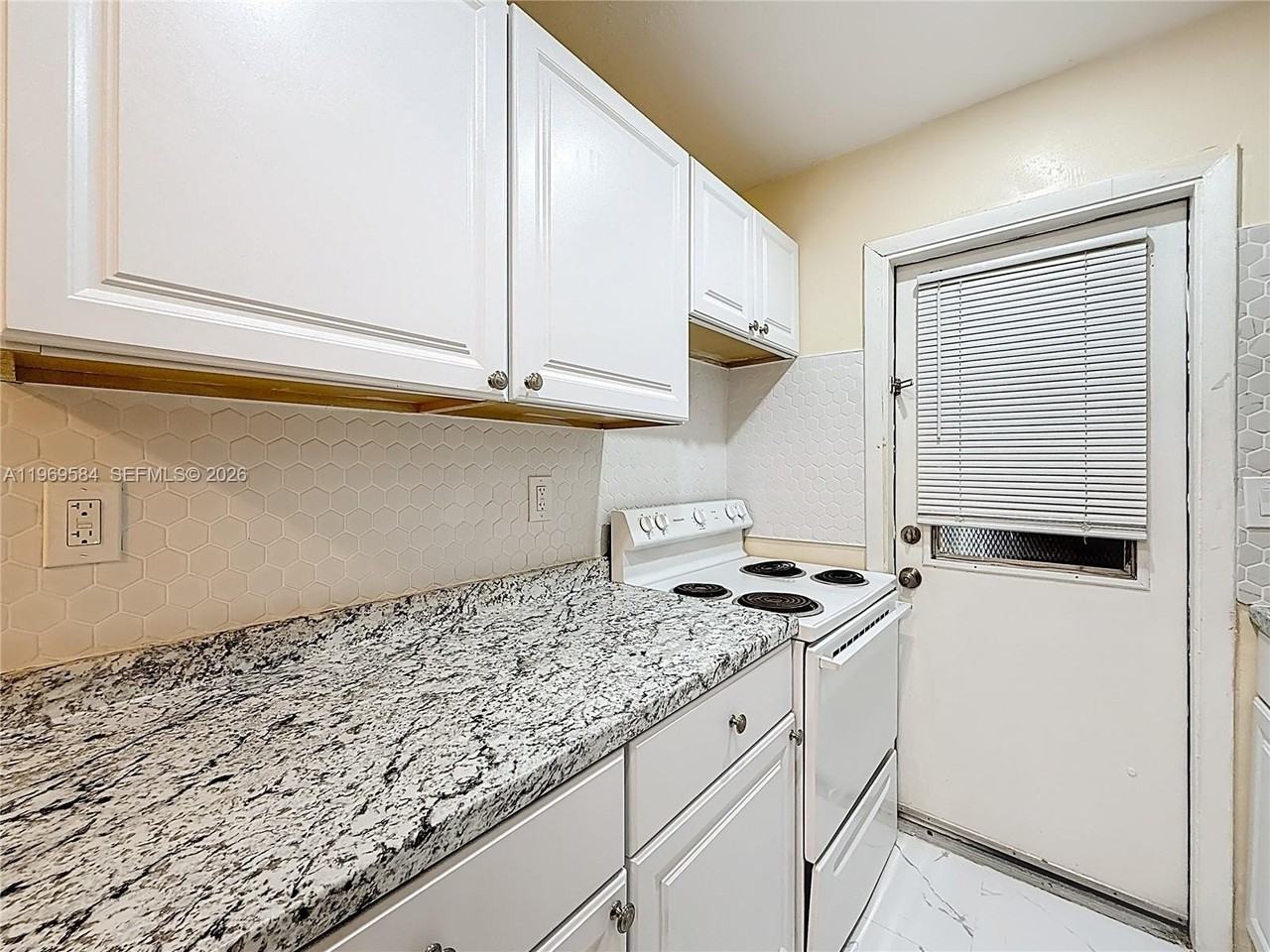 2335 Ne 172nd St #4 - Photo 7 of 20