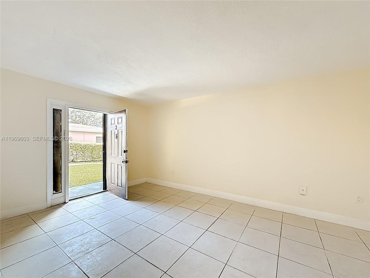 2335 Ne 172nd St #3 - Photo 5 of 21