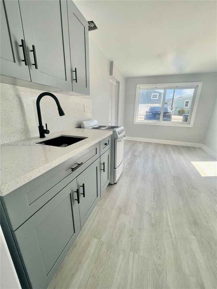 134 Burgundy Dr #1 - Photo 3 of 8