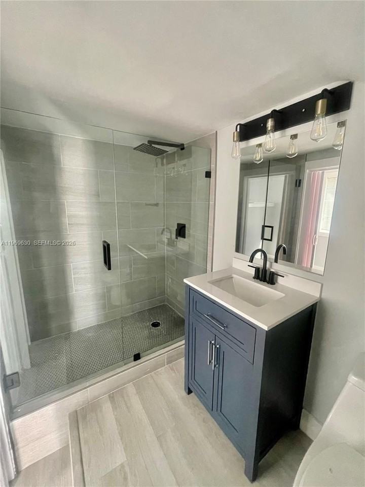 134 Burgundy Dr #1 - Photo 5 of 8