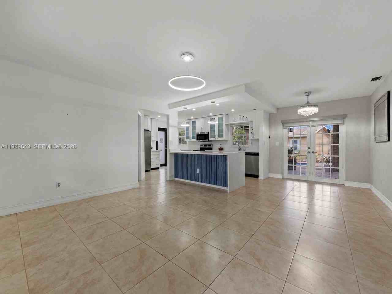 3605 Sw 122nd Pl #1 - Photo 3 of 33