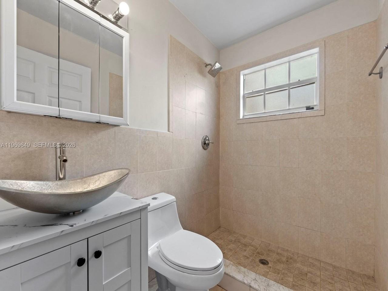 3605 Sw 122nd Pl #0 - Photo 4 of 7