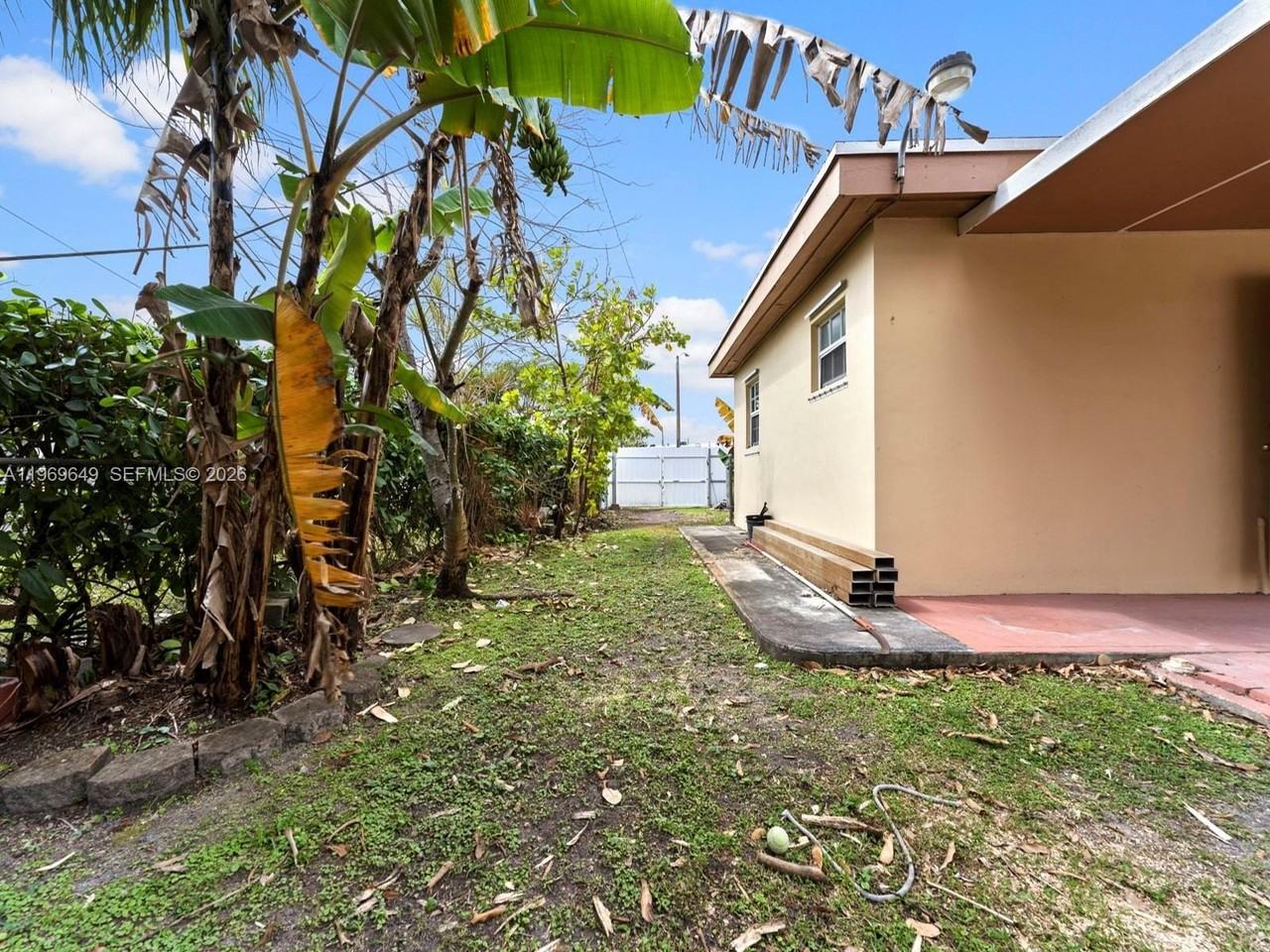 3605 Sw 122nd Pl #0 - Photo 6 of 7