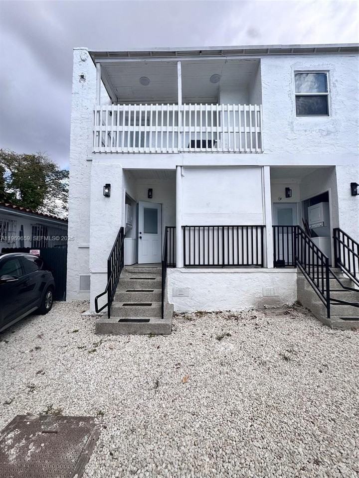 4028 Sw 11th St #4B - Photo 3 of 10