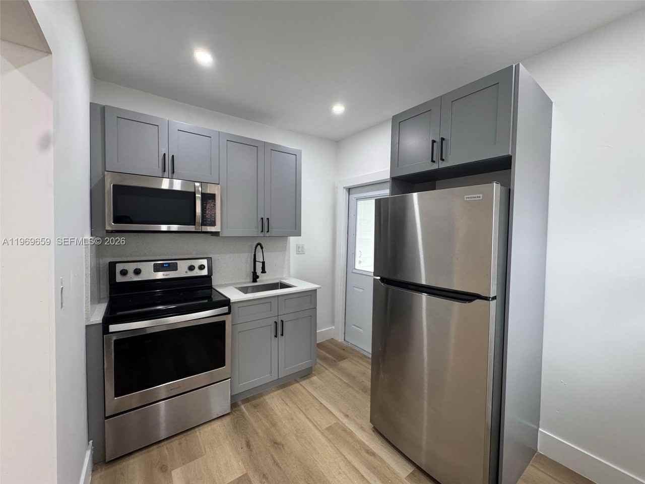 4028 Sw 11th St #4B - Photo 5 of 10