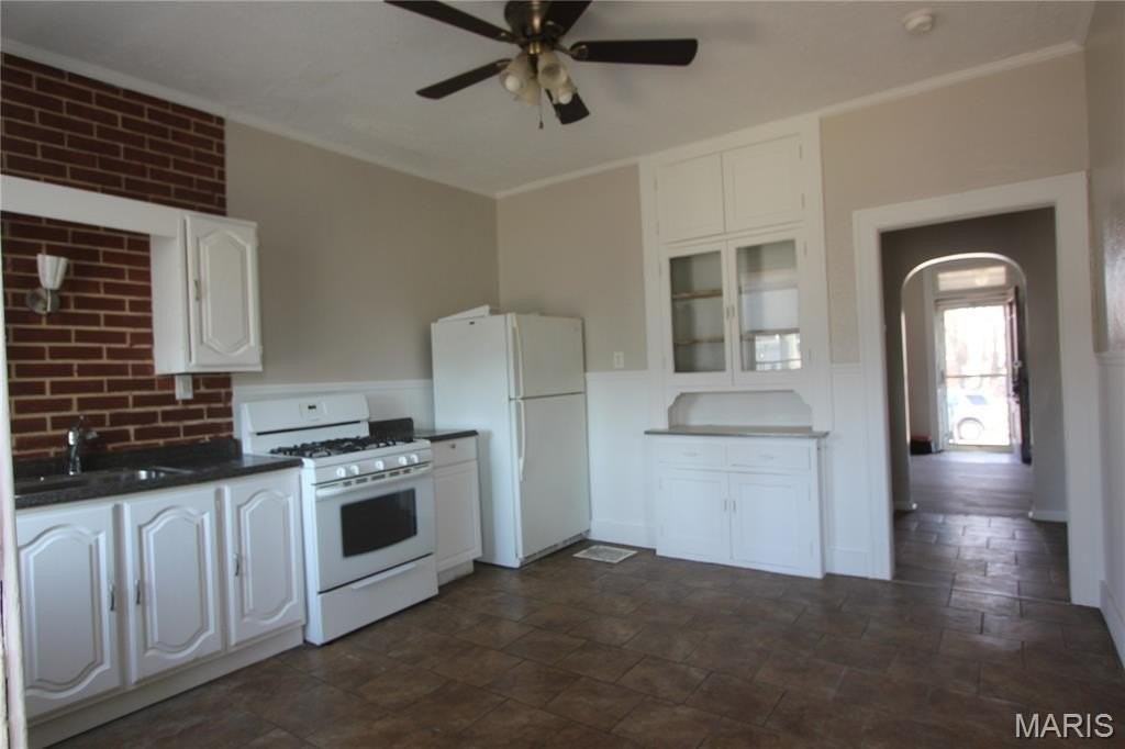 4614 Cecil Pl - Photo 3 of 14