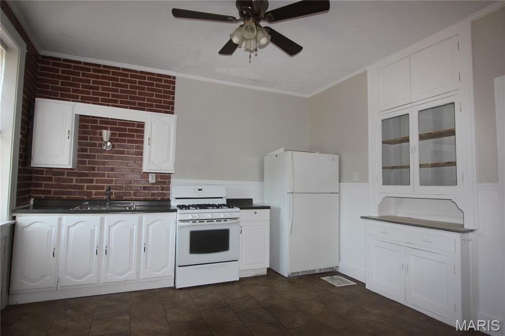 4614 Cecil Pl - Photo 4 of 14