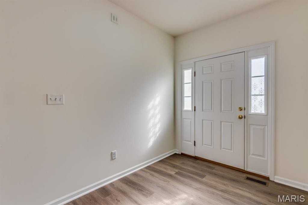 253 Village Creek Dr - Photo 4 of 50