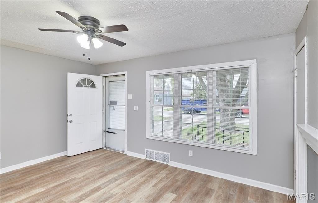 6238 Tyndall Dr - Photo 4 of 25