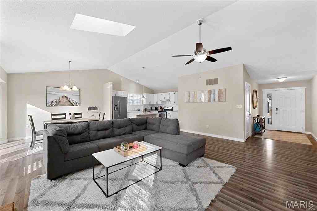 202 Oxford Ave - Photo 3 of 26