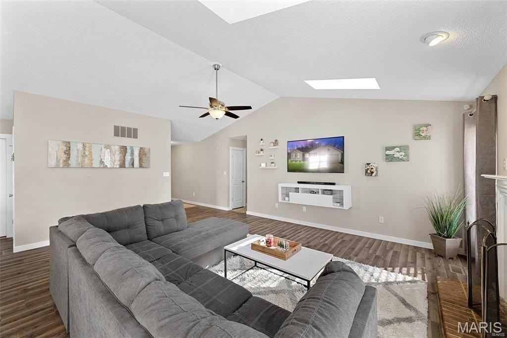 202 Oxford Ave - Photo 5 of 26