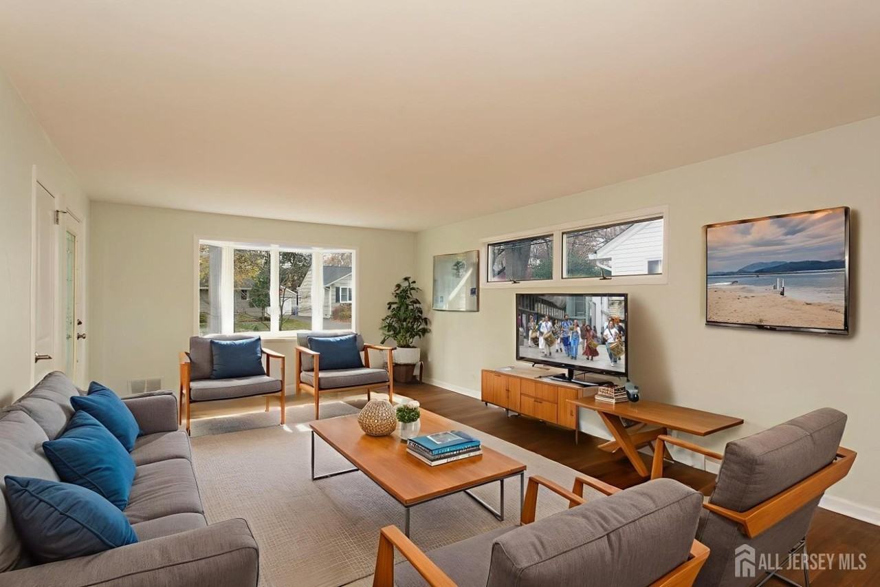 78 Hazelwood Ave - Photo 6 of 27