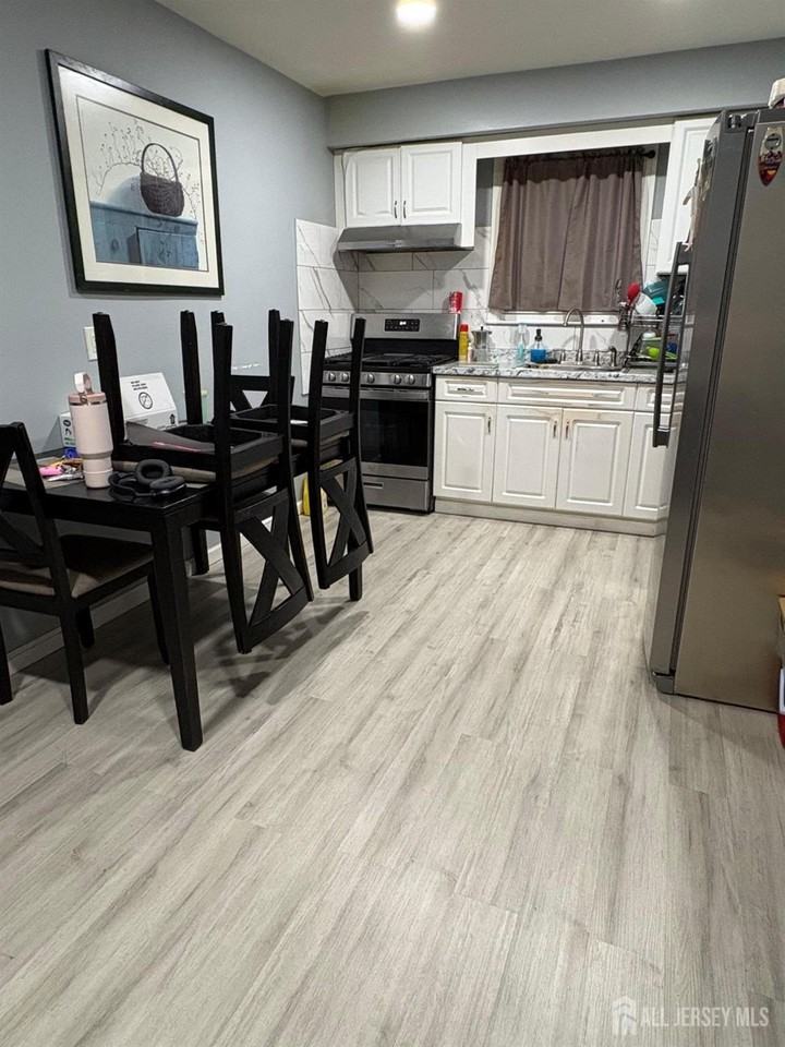 723 Parker St #2 - Photo 3 of 5