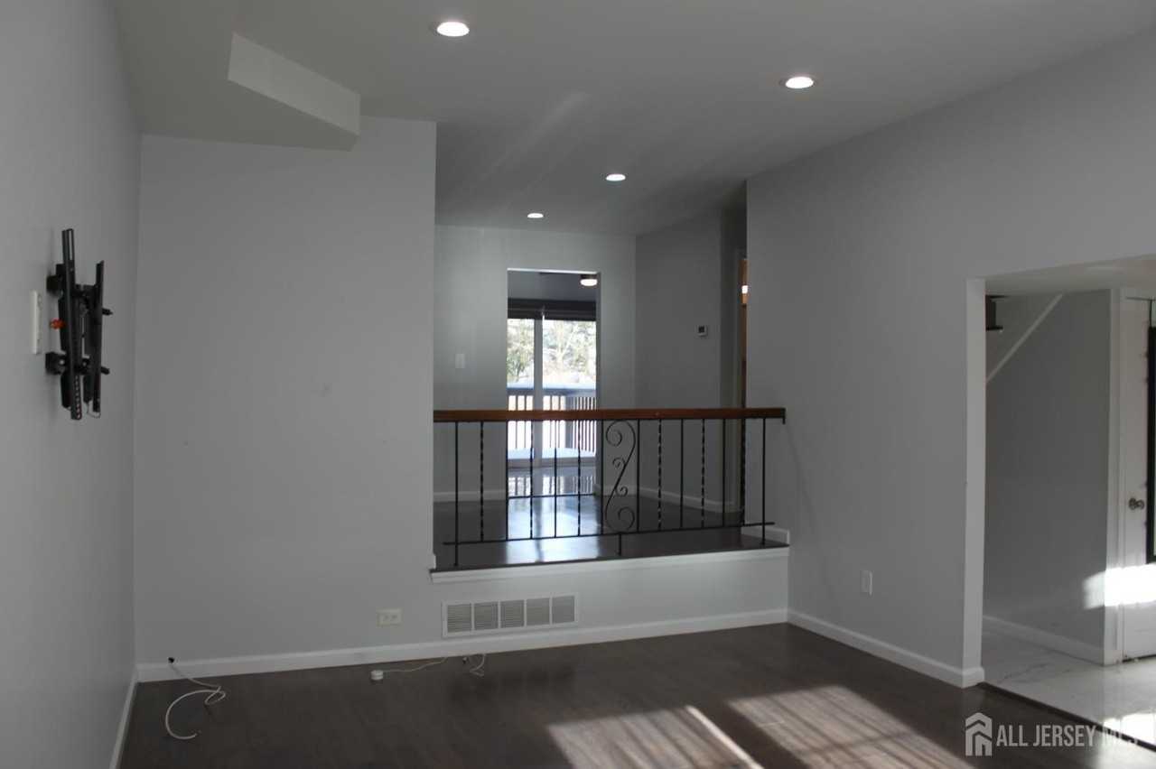 83 Pheasant Run - Photo 4 of 21