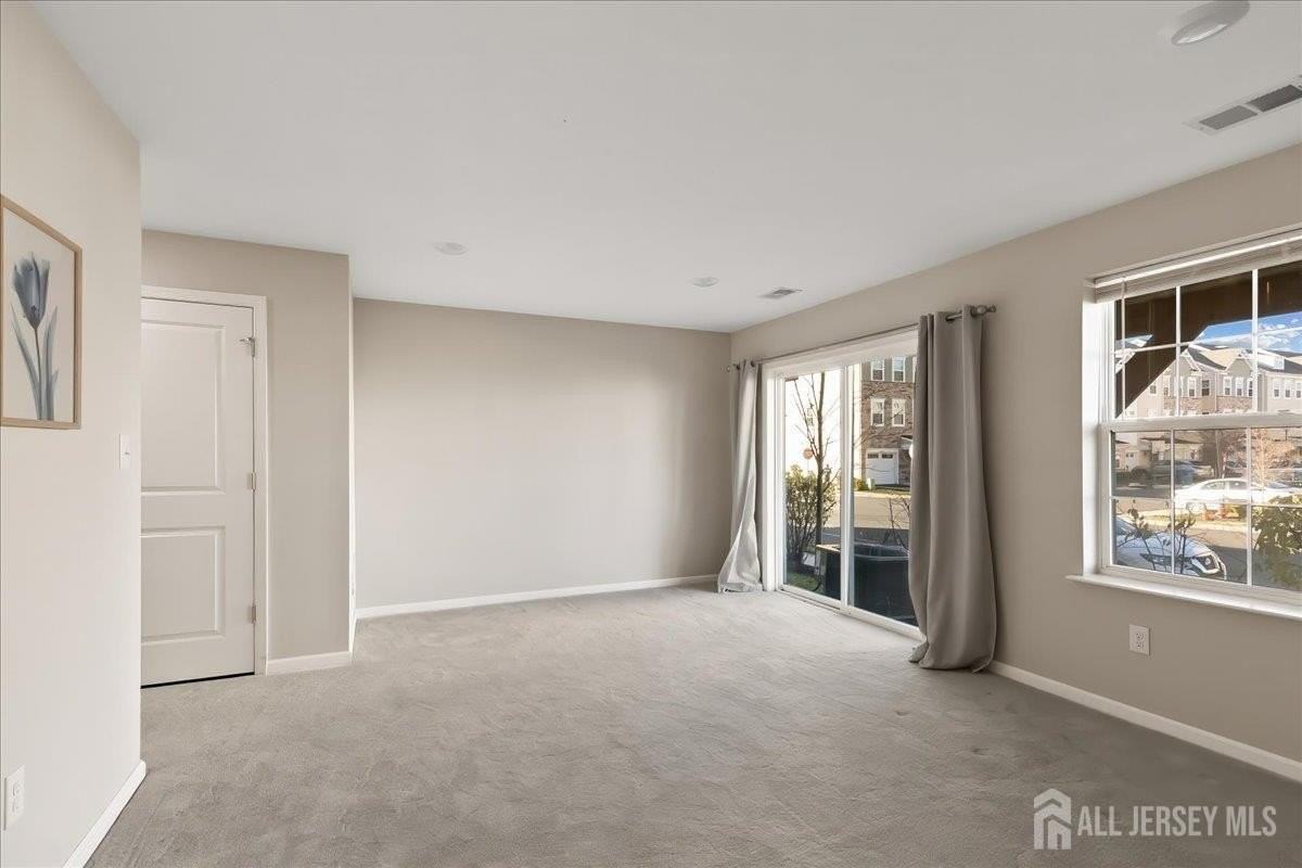 905 Chalmers Ln - Photo 3 of 30