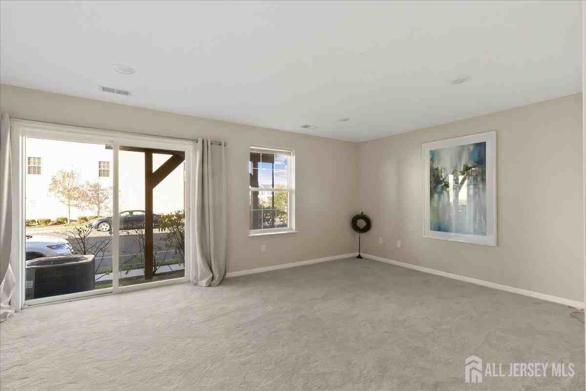 905 Chalmers Ln - Photo 4 of 30