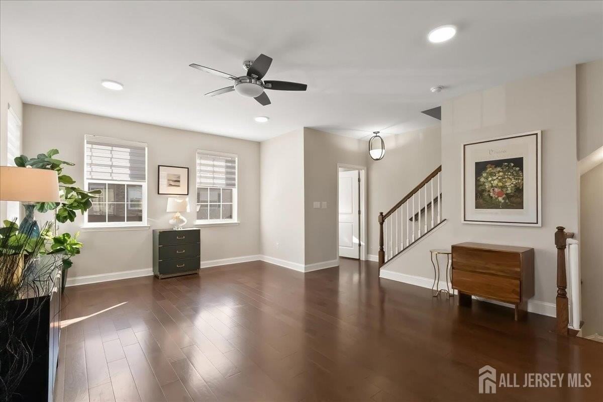 905 Chalmers Ln - Photo 7 of 30