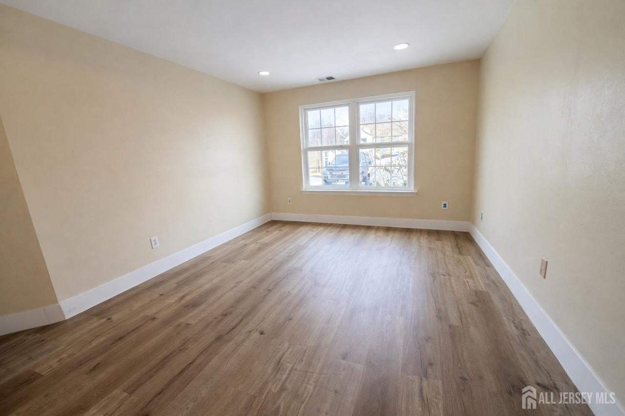 1413 Pebble Pl - Photo 6 of 10