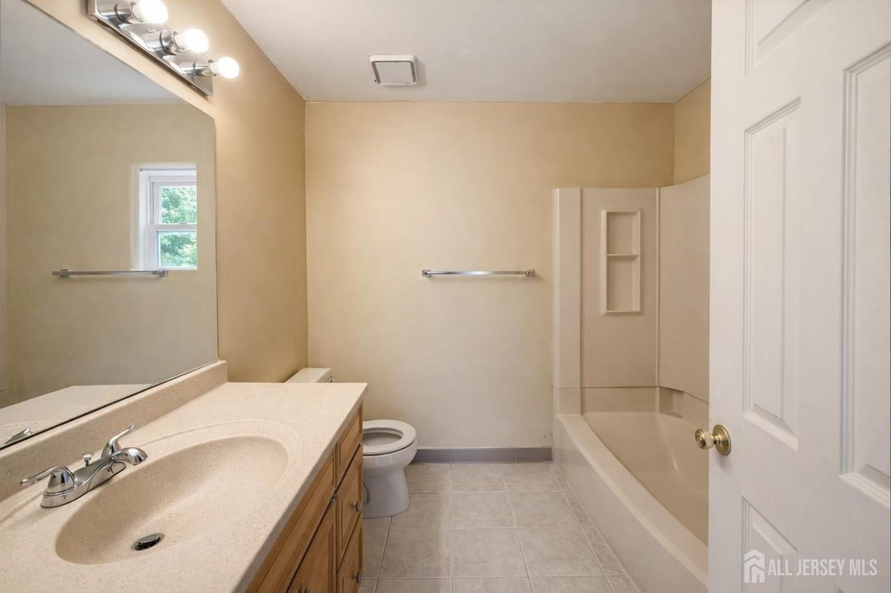 1413 Pebble Pl - Photo 7 of 10