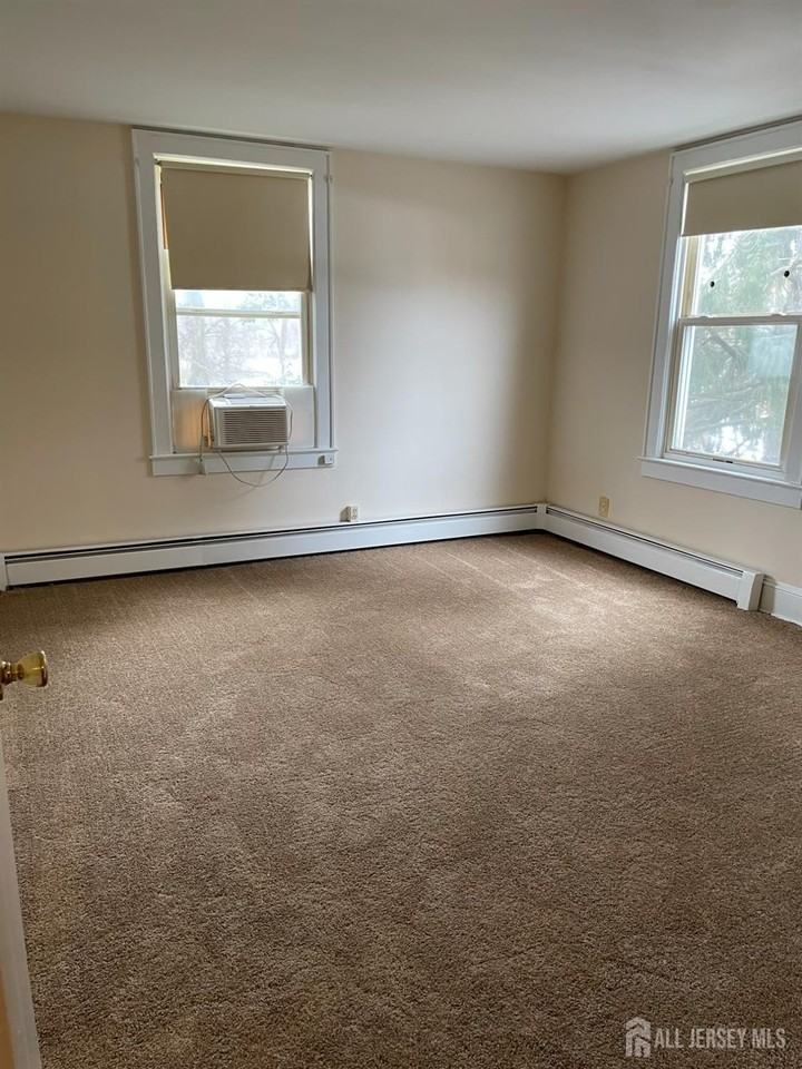 549 Main St #C - Photo 4 of 10