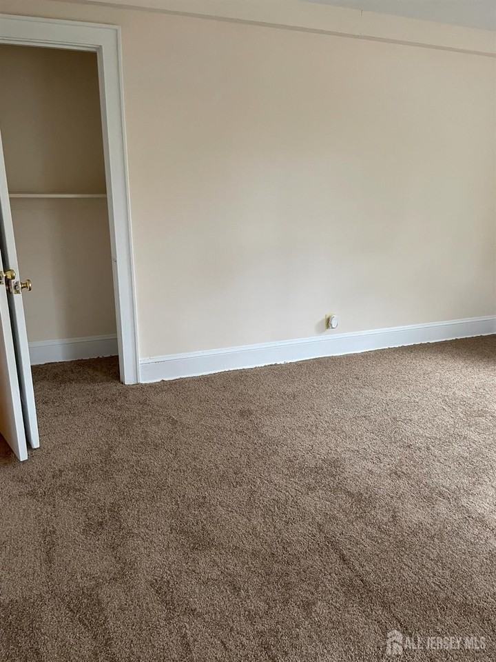 549 Main St #C - Photo 5 of 10