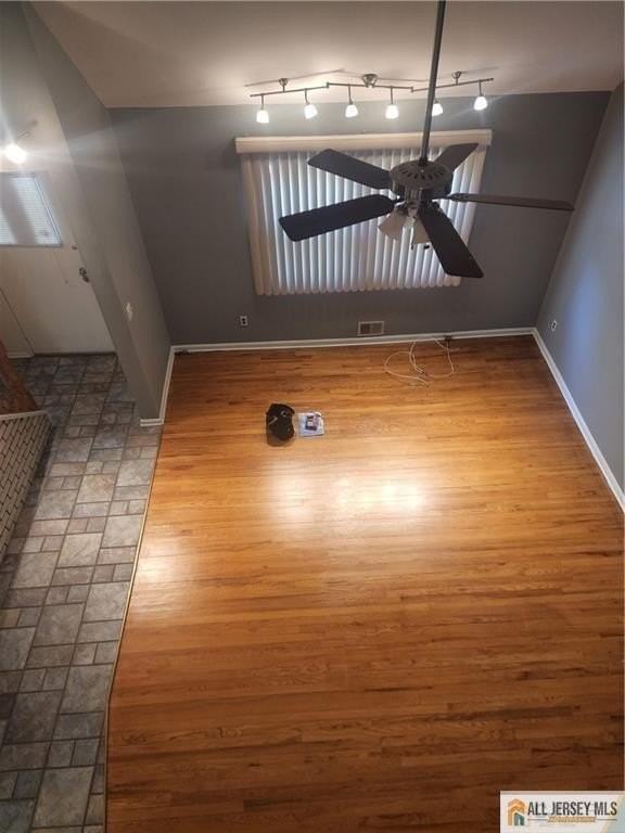 28 Piccadilly Circus #528 - Photo 4 of 12