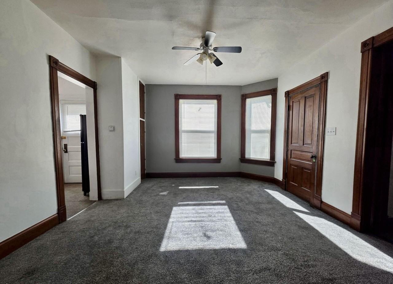 1801 N Wisconsin St - Photo 2 of 18