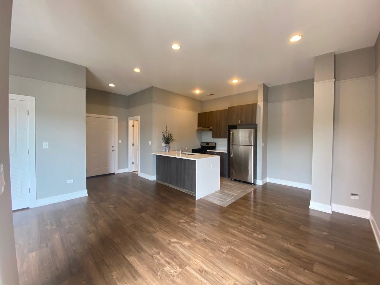 5911 N Northwest Hwy #205 - Photo 3 of 18