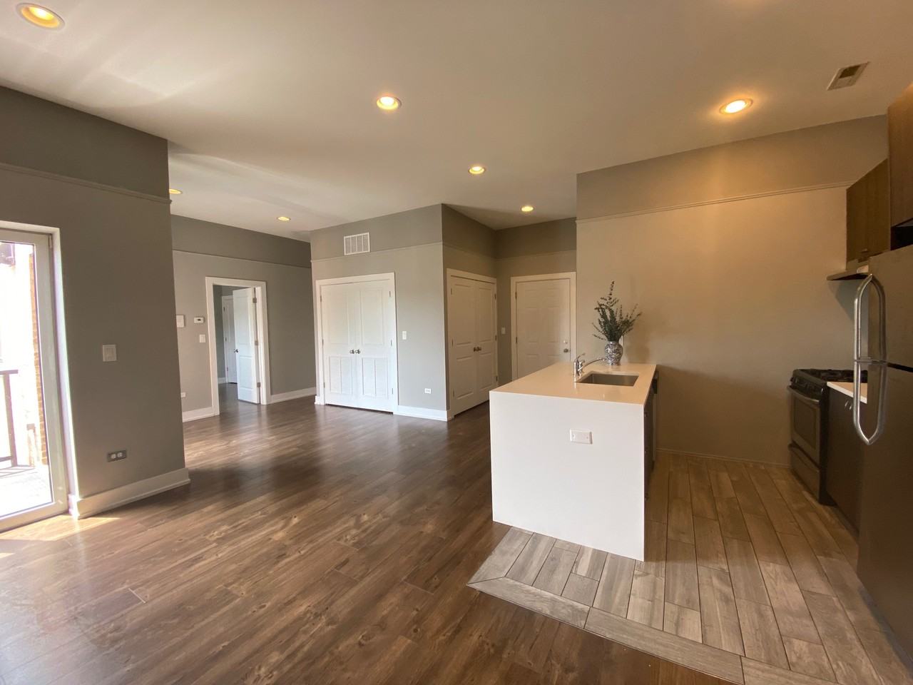 5911 N Northwest Hwy #205 - Photo 7 of 18