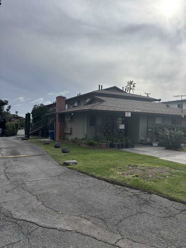 1028 W Huntington Dr #1028B - Photo 4 of 6